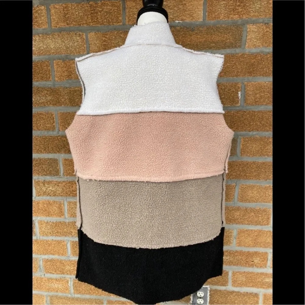 Leuname mar Faux Shearling Contrast
Vest medium - Picture 5 of 9